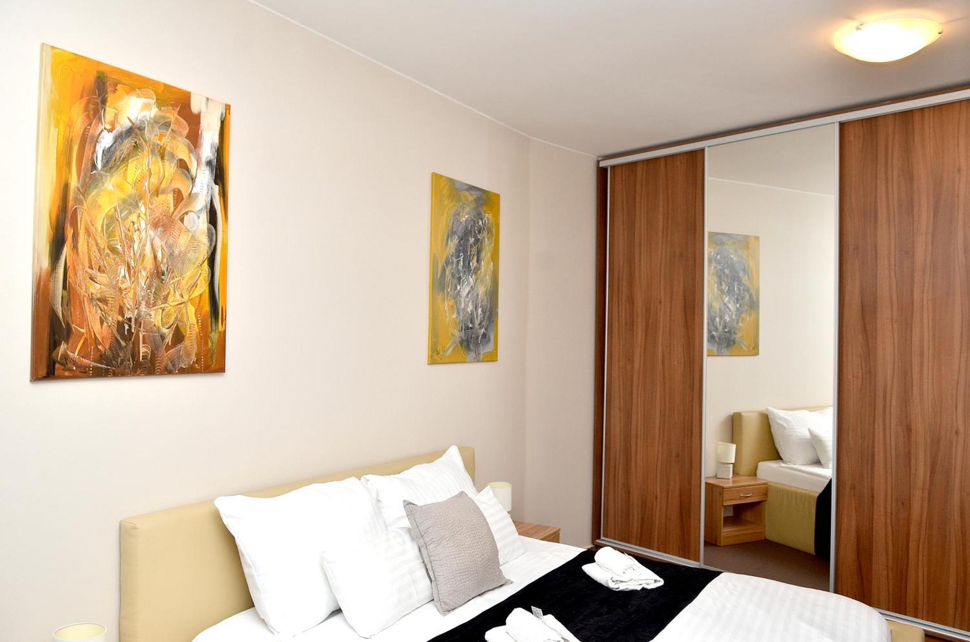 Euro Krenova 75 Apartment